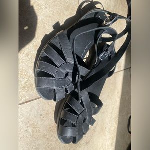 FitFlop sandals, black size 11